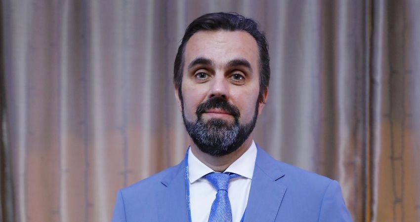 Rela&ccedil;&atilde;o dos m&eacute;dicos com a ind&uacute;stria farmac&ecirc;utica