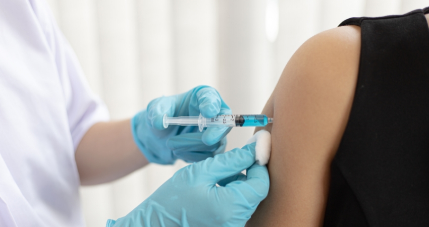 Farm&aacute;cias contribuem para a vacina&ccedil;&atilde;o da gripe