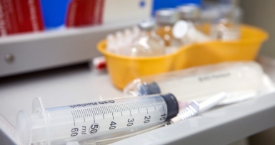 Programa Nacional de Vacina&ccedil;&atilde;o com vacinas da meningite B para todos as crian&ccedil;as e do HPV para rapazes