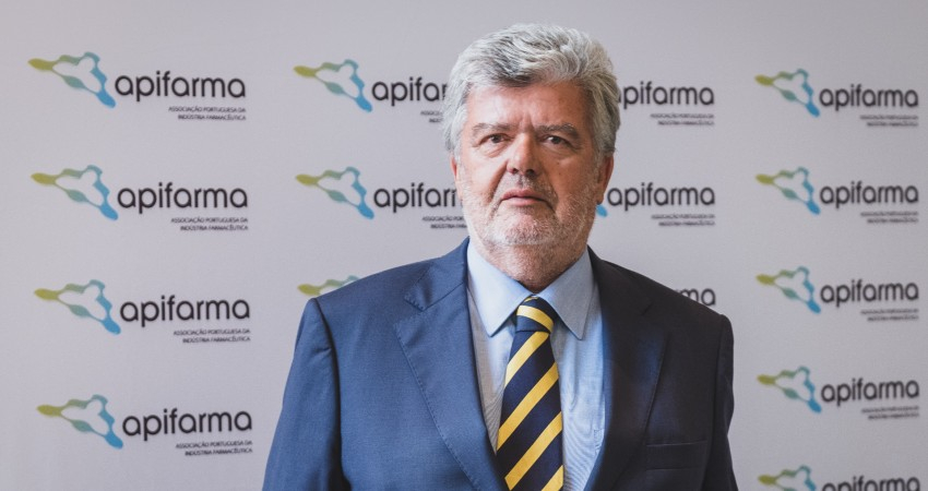 Dr. Jo&atilde;o Almeida Lopes renova lideran&ccedil;a da APIFARMA: "Responsabilidade e compromisso"