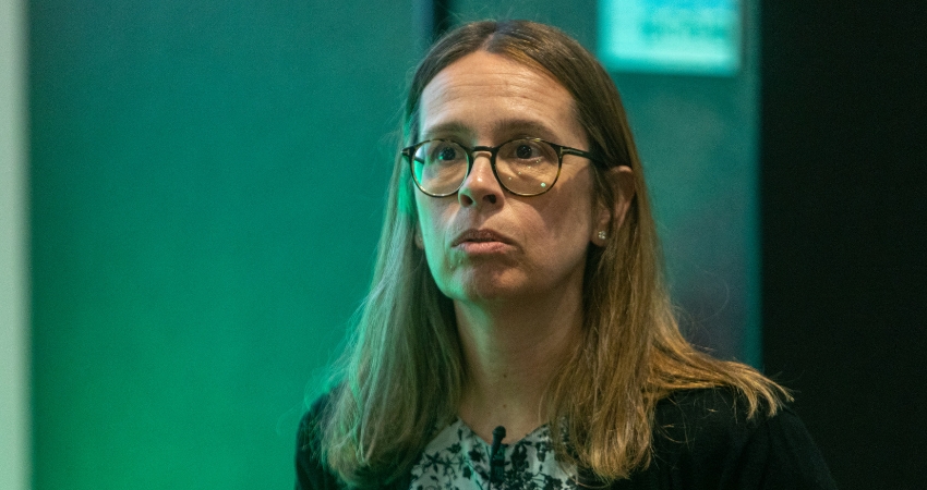 Dr.&ordf; Marina Lobo: &ldquo;Na terap&ecirc;utica com patir&oacute;mero, o foco &eacute; promover a ades&atilde;o do doente&rdquo;