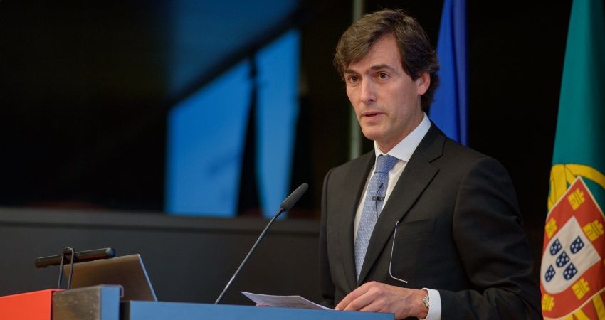 APOGEN prev&ecirc; poupan&ccedil;a de mais de 400 milh&otilde;es de euros at&eacute; 2020 com medicamentos gen&eacute;ricos e biossimilares